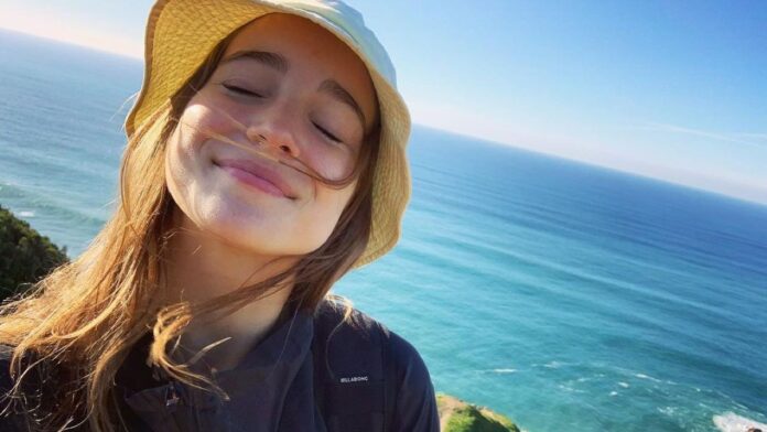 Alba Baptista smiling with her hat on
