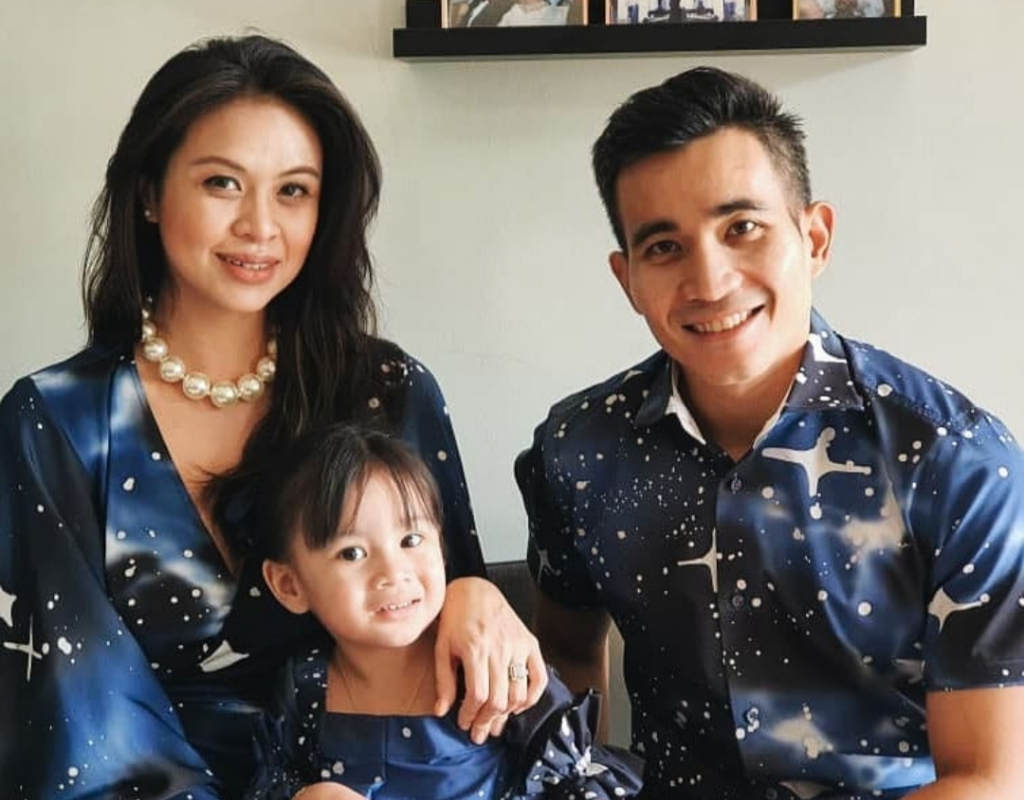 Shahril Hamdan parents are not seen in this family photo.