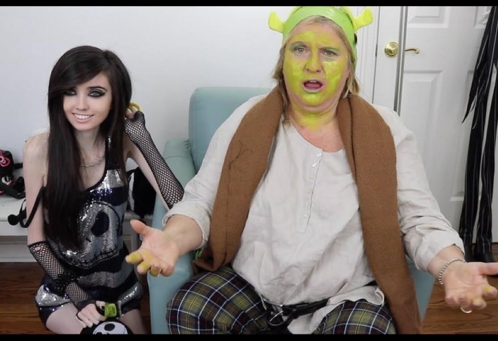 Eugenia Cooney with her Mom Deb