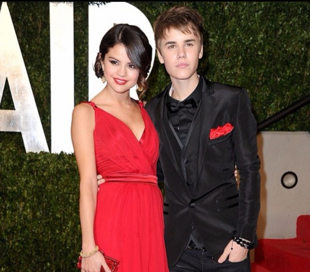 Selena being papped at the red carpet with Justin Bieber