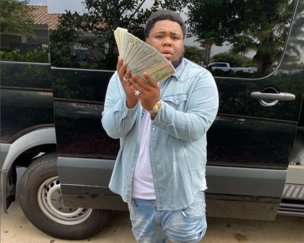 Rod Wave with money in his hands