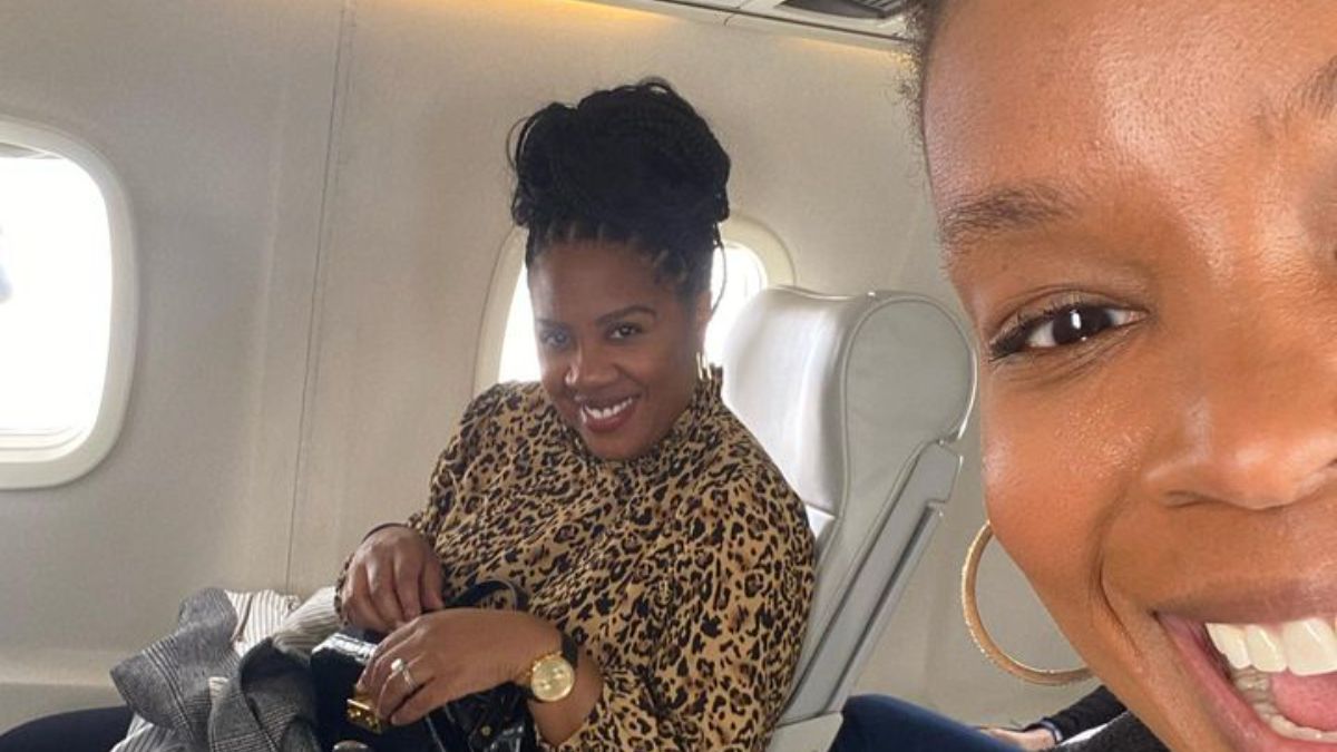 Amber Ruffin and her sister Lacey Lamar travelling on plan.