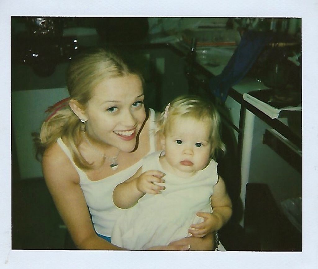 Ava Elizabeth Phillippe old photo with her mom