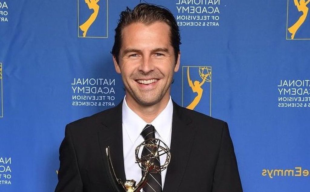 Julio Vaqueiro holding Emmy Award.