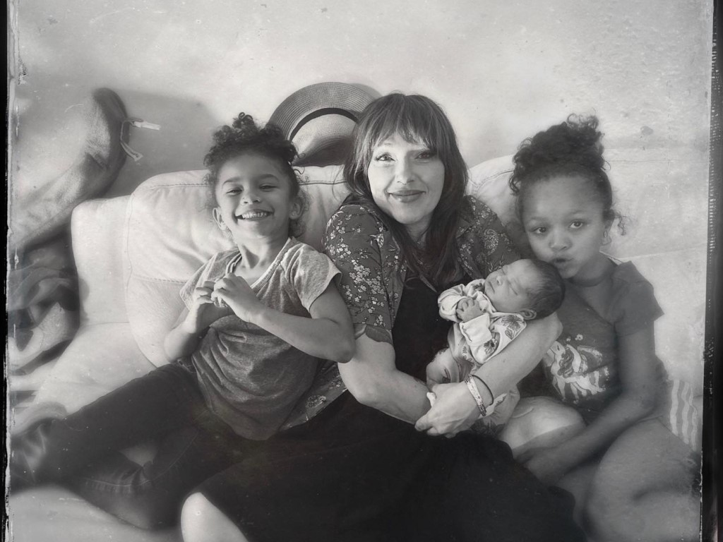 Lisa Ann Wilson wife of Taraja Ramsess with her daughters. (source: Instagram)