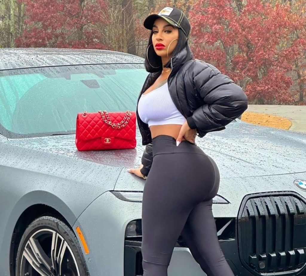 Crystal Renay pic with her bmw car.