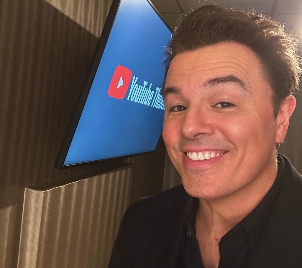 Seth MacFarlane taking selfie with a smiley face