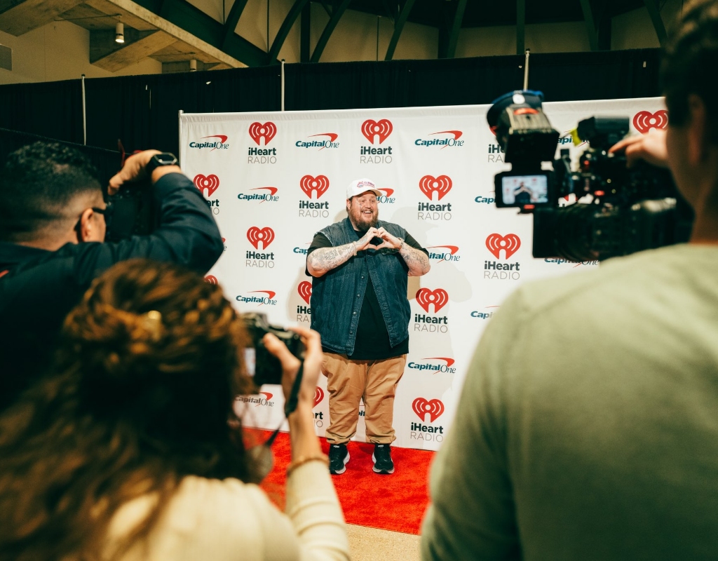 Jelly thanking iHeartradio for letting him be a pasrt of The Jingle Ball