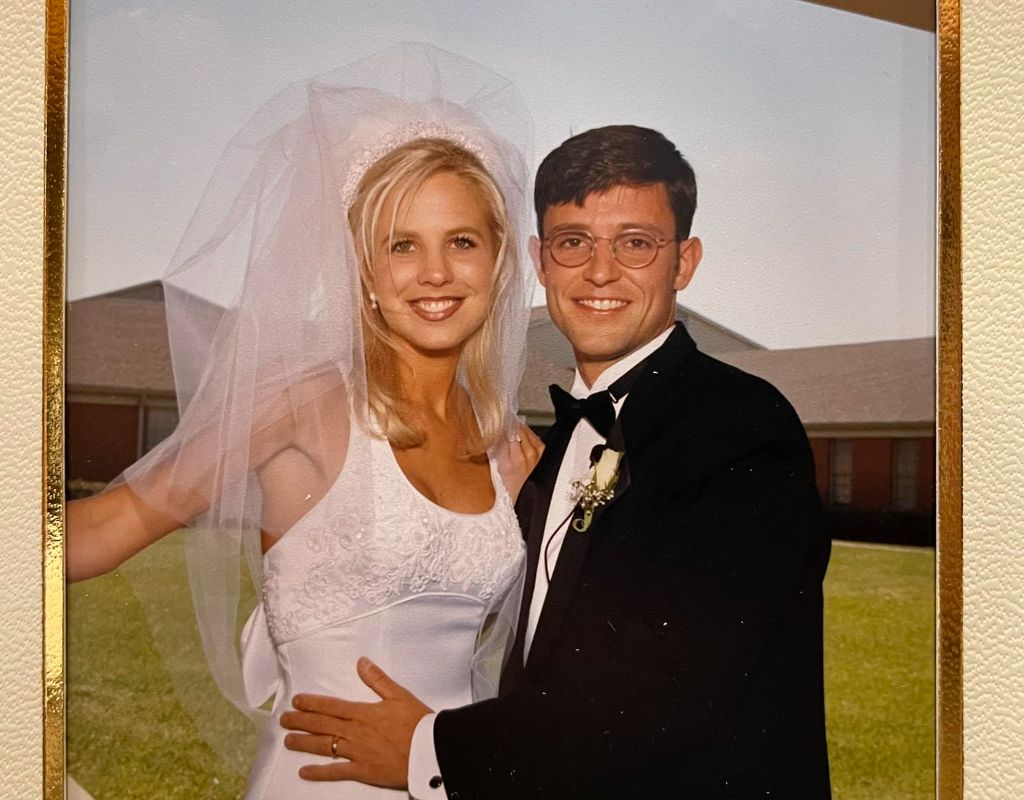 Kelly and her husband pictured at their wedding day