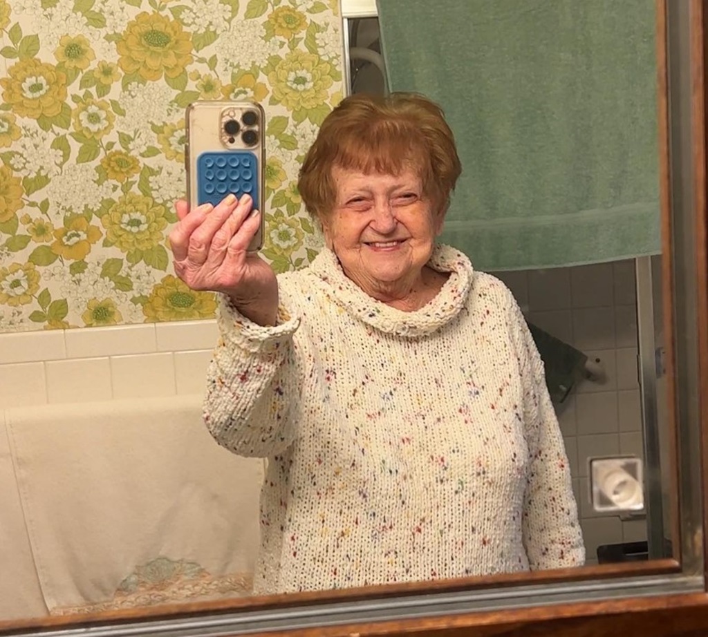 Grandma Droniak loves to take mirrior selfie