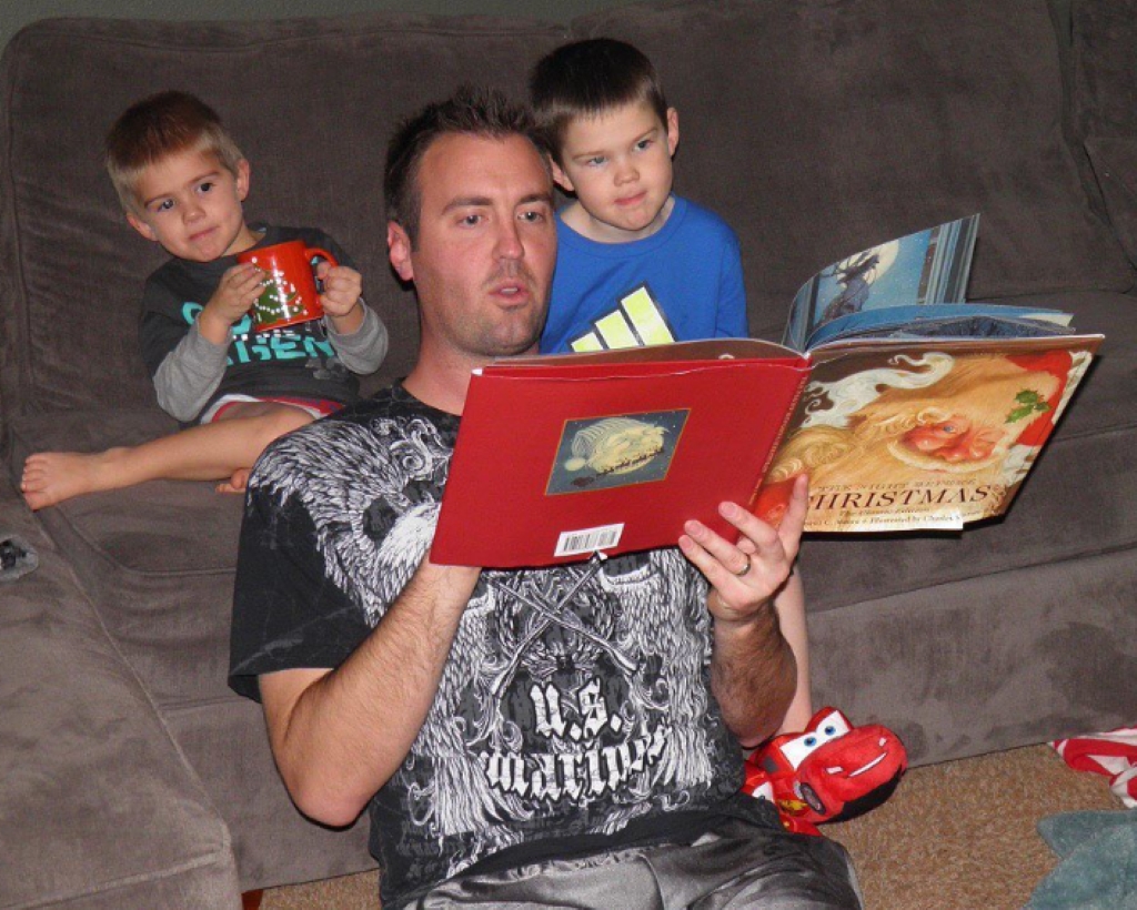 Jesse Kelly reading with his kids